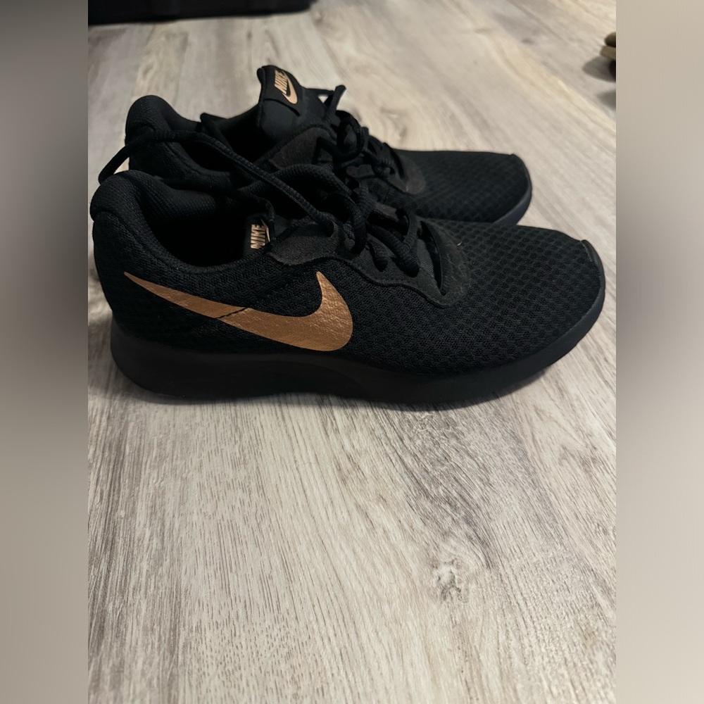 Women’s Nike Tanjun size 6 1/2